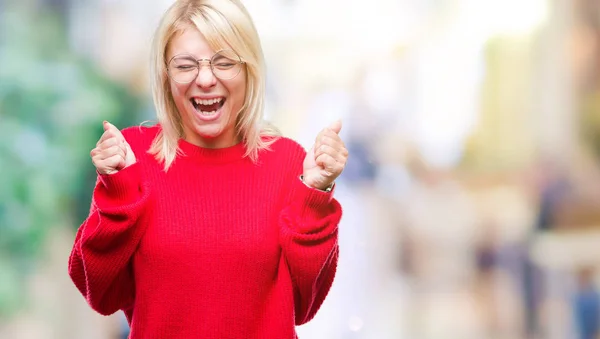 Joven Mujer Rubia Hermosa Con Suéter Gafas Sobre Fondo Aislado —  Fotos de Stock