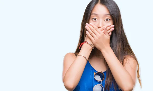 Young Asian Woman Isolated Background Shocked Covering Mouth Hands Mistake — Stock Photo, Image