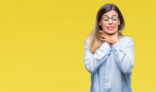 Jovem Mulher Negócios Bonita Vestindo Óculos Sobre Fundo Isolado Gritando — Fotografia de Stock