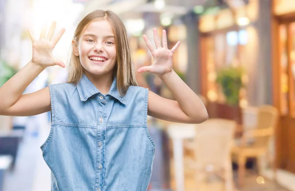 Молодая Красивая Девушка Изолированном Фоне Показывая Указывая Пальцами Номер Десять — стоковое фото