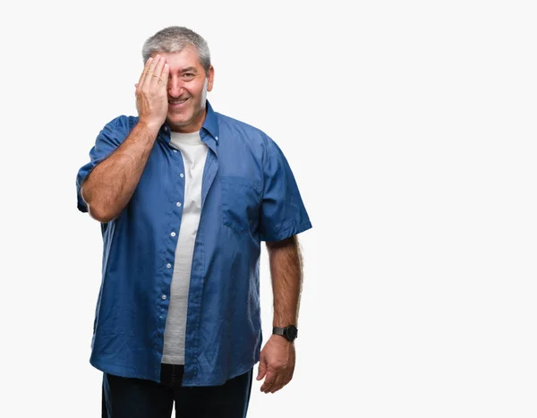 Hombre Mayor Guapo Sobre Fondo Aislado Cubriendo Ojo Con Mano —  Fotos de Stock