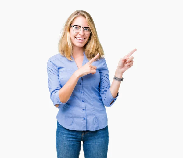 Mulher Negócios Jovem Bonita Sobre Fundo Isolado Sorrindo Olhando Para — Fotografia de Stock