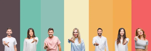 Collage Diferentes Etnias Jóvenes Sobre Rayas Colores Fondo Aislado Sonriendo —  Fotos de Stock