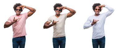 Kolaj bir Afrikalı-Amerikalı genç adam elleriyle yapım çerçeve ve parmakları ile mutlu yüz gülümseyen izole arka plan üzerinde güneş gözlüğü takıyor. Yaratıcılık ve Fotoğrafçılık kavramı.