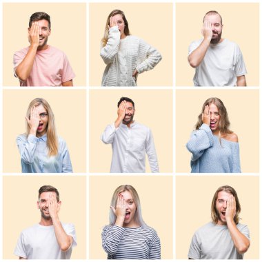 Kolaj grup insanlar, kadınlar ve erkekler el yüz ve sürpriz duygu kendinden emin gülümseme ile tek gözüyle kapsayan renkli sarı izole arka plan üzerinde.