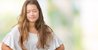 Genç güzel esmer iş kadın izole mide üzerinde el ile arka plan çünkü hazımsızlık, ağrılı hastalık hasta hissediyor. Ağrısı kavramı.