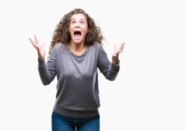 Kızgın ve silah ile başarı için deli kutluyor izole arka plan üzerinde bir kazak giyen genç kız kaldırdı ve heyecanlı çığlık gözleri kapalı güzel esmer kıvırcık saçlı. Kazanan kavramı