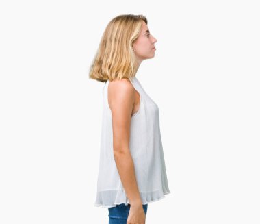 İzole arka tarafına, arıyorum güzel genç zarif kadın dinlenmek doğal yüz emin gülümseme ile pozuyla profili.