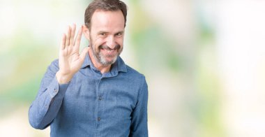 Yakışıklı orta yaş zarif komuta sizde izole arka plan Waiving mutlu selam söyleyerek üzerinde ve gülümseyen, dostça karşılama jest