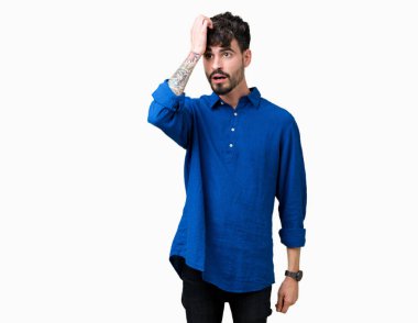 Yakışıklı delikanlı izole arka kafasına hata için el ile sürpriz üzerinde hata hatırlıyorum. Unuttum, kötü bellek kavramı.