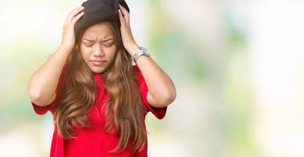 Młoda Piękna Brunetka Moda Kobieta Noszenie Shirt Czerwony Czarny Beret — Zdjęcie stockowe