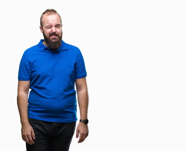 Mladý Bělošský Bokovky Muž Sobě Modrou Košili Izolované Pozadí Mrkání — Stock fotografie