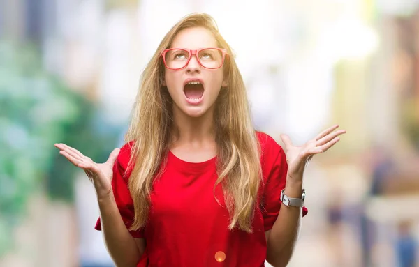 Jonge Mooie Blonde Vrouw Bril Geïsoleerd Achtergrond Gek Gek Schreeuwen — Stockfoto