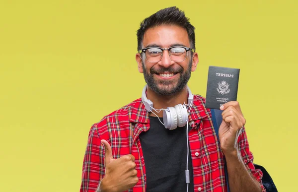 Dospělé Hispánský Studentů Muž Který Držel Pas Ameriky Samostatný Pozadí — Stock fotografie