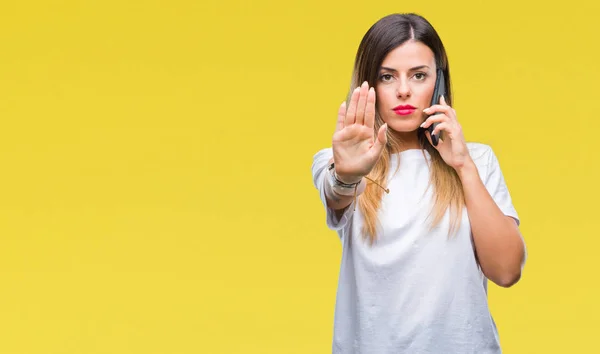 Ung Vacker Kvinna Talar Ringer Med Smartphone Isolerade Bakgrund Med — Stockfoto