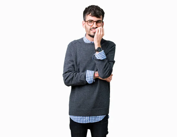 Joven Hombre Inteligente Guapo Con Gafas Sobre Fondo Aislado Buscando — Foto de Stock