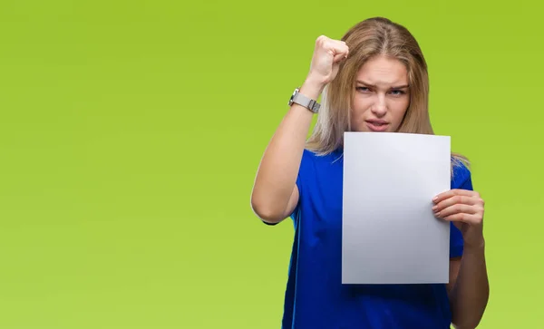 Jonge Kaukasische Vrouw Houdt Van Blanco Papier Vel Geïsoleerd Background — Stockfoto