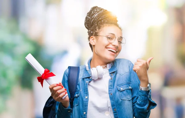 Unga Flätor Afroamerikanska Student Tjej Innehar Graden Över Isolerade Bakgrund — Stockfoto