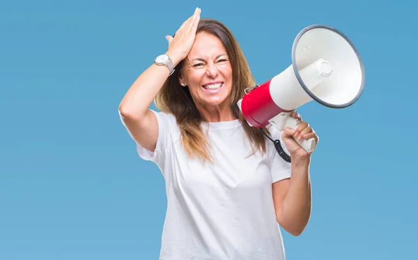 Hispanische Frau Mittleren Alters Die Durch Megafon Über Isolierten Hintergrund — Stockfoto