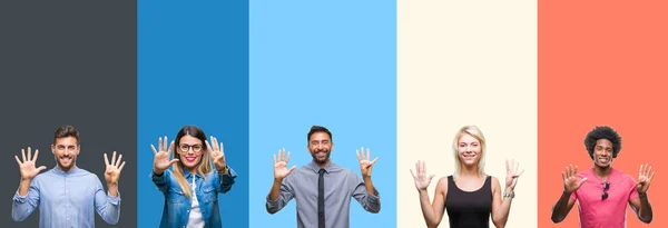 Kolaj Bir Grup Genç Insan Gösterilen Parmakları Ile Işaret Renkli — Stok fotoğraf
