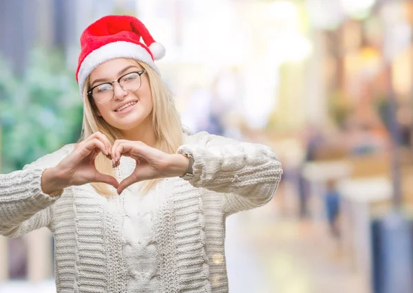 Mulher Caucasiana Jovem Usando Chapéu Natal Sobre Fundo Isolado Sorrindo — Fotografia de Stock