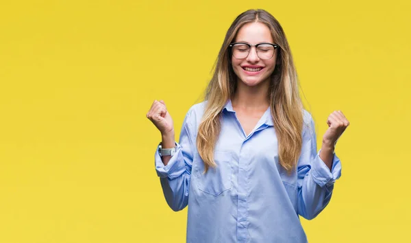 Jovem Mulher Negócios Loira Bonita Usando Óculos Sobre Fundo Isolado — Fotografia de Stock