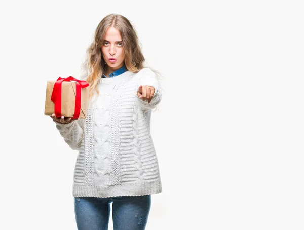 Beautiful Young Blonde Woman Holding Gift Isolated Background Pointing Finger — Stock Photo, Image