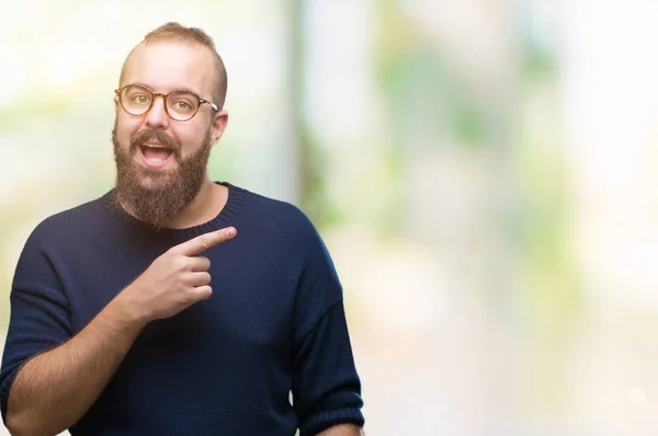 Jeune Homme Hipster Caucasien Portant Des Lunettes Soleil Sur Fond — Photo