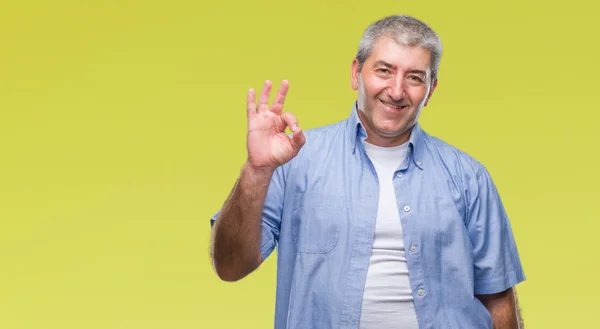 Bonito Homem Idoso Sobre Fundo Isolado Sorrindo Positivo Fazendo Sinal — Fotografia de Stock