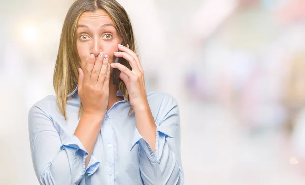 Jonge Mooie Vrouw Praten Smartphone Geïsoleerde Achtergrond Dekking Mond Met — Stockfoto