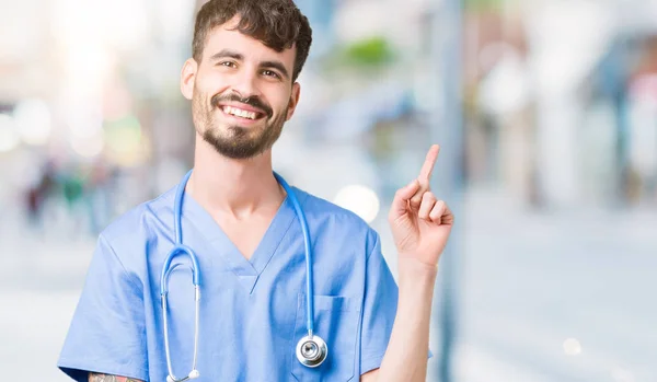 Joven Enfermero Guapo Con Uniforme Cirujano Sobre Fondo Aislado Con — Foto de Stock