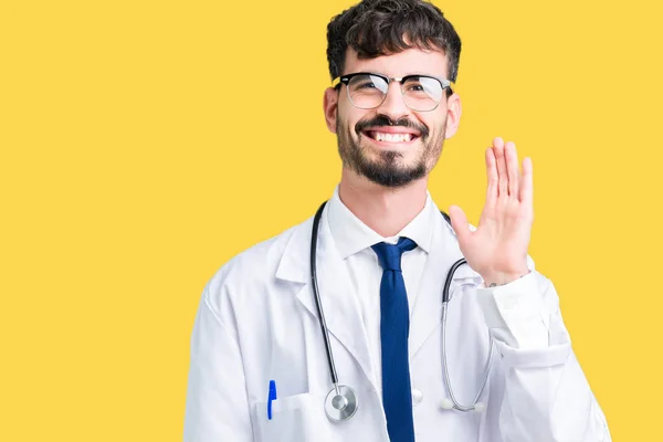 Joven Doctor Vistiendo Abrigo Hospital Sobre Fondo Aislado Renunciando Decir — Foto de Stock