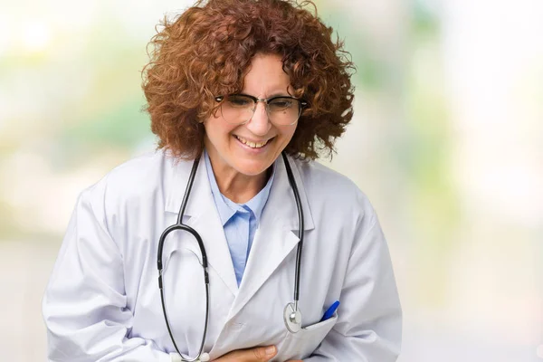 Média Ager Médico Sênior Mulher Sobre Fundo Isolado Sorrindo Rindo — Fotografia de Stock