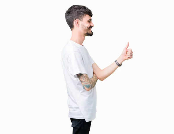 Jovem Bonito Homem Vestindo Branco Shirt Sobre Isolado Fundo Olhando — Fotografia de Stock