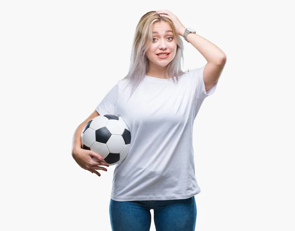 Jeune Femme Blonde Tenant Ballon Football Sur Fond Isolé Stressé — Photo