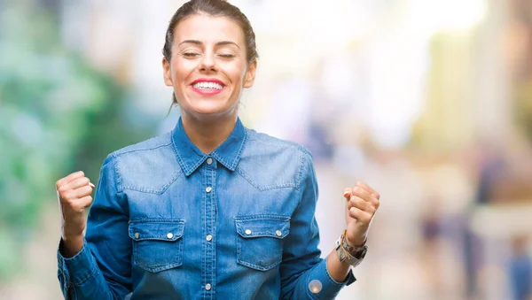 Joven Mujer Hermosa Sobre Fondo Aislado Emocionado Por Éxito Con —  Fotos de Stock