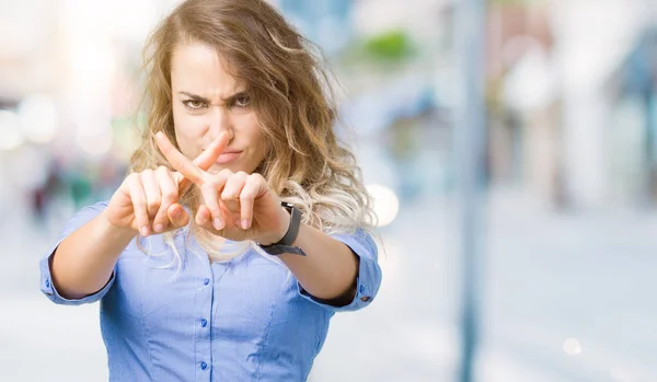 Hermosa Joven Rubia Mujer Negocios Sobre Fondo Aislado Expresión Rechazo —  Fotos de Stock