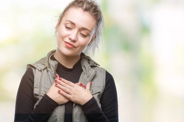 Jonge Blonde Vrouw Geïsoleerde Achtergrond Glimlachend Met Handen Borst Met — Stockfoto