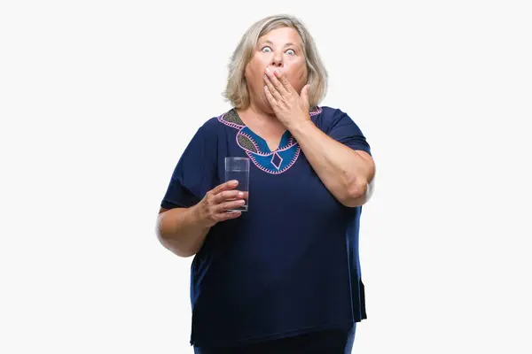 Senior Grootte Kaukasische Vrouw Glas Water Drinken Geïsoleerde Achtergrond Dekking — Stockfoto