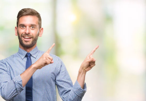 Joven Hombre Negocios Guapo Sobre Fondo Aislado Sonriendo Mirando Cámara —  Fotos de Stock