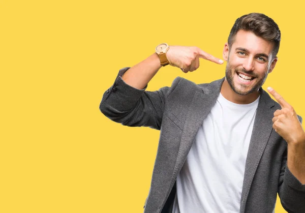 Joven Hombre Negocios Guapo Sobre Fondo Aislado Sonriendo Confiado Mostrando —  Fotos de Stock