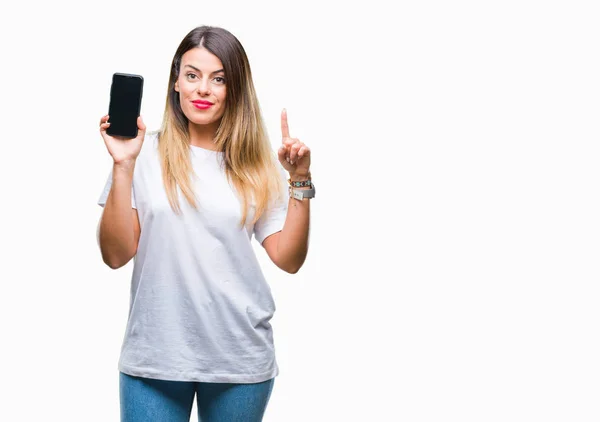 Mooie Jongedame Weergegeven Leeg Scherm Van Smartphone Geïsoleerd Achtergrond Verrast — Stockfoto
