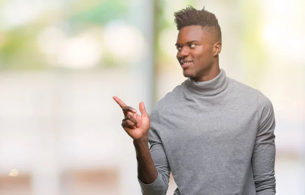 Jeune Homme Afro Américain Sur Fond Isolé Avec Grand Sourire — Photo