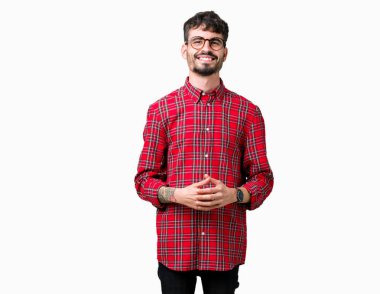 Arka plan eller üzerinde gözlük takan genç yakışıklı adam birlikte izole ve rahat ve neşeli gülümseyen parmak çarpı işareti. Başarı ve iyimser