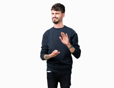 Yakışıklı delikanlı izole arka plan üzerinde tiksinti ifadesi, memnun ve korkulu tiksinti yüz yapıyorsun çünkü nefret tepki. Elleriyle kaldırdı. Sinir bozucu kavramı.