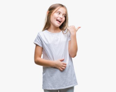 Genç güzel kız arıyorum ve başparmak yanında yukarıyı mutlu yüz ile gülümseyen izole arka plan üzerinde.