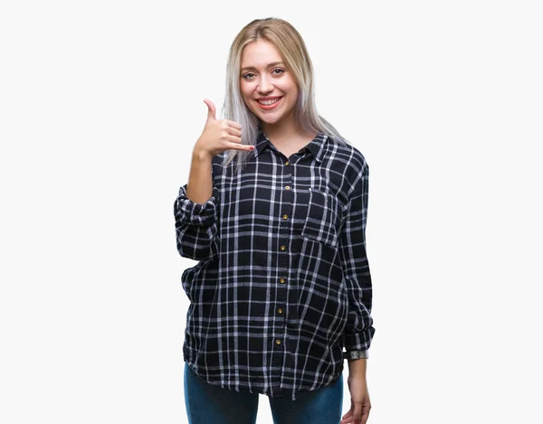 Mujer Rubia Joven Sobre Fondo Aislado Sonriendo Haciendo Gesto Teléfono — Foto de Stock