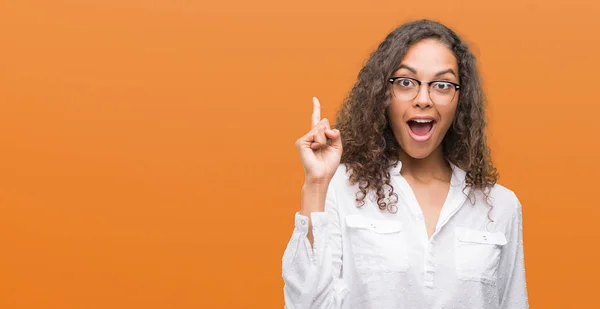 Beautiful Young Hispanic Woman Pointing Finger Successful Idea Exited Happy — Stock Photo, Image