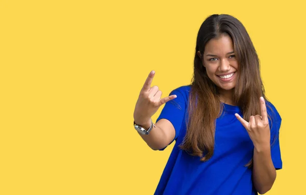 Jovem Bela Mulher Morena Vestindo Camiseta Azul Sobre Fundo Isolado — Fotografia de Stock