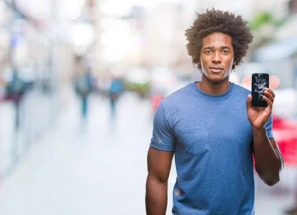 Afro Amerikaanse Man Die Houdt Van Gebroken Smartphone Geïsoleerde Achtergrond — Stockfoto